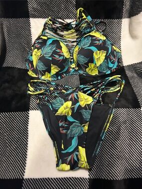 NWOT - Victoria's Secret Archives Floral Strappy Bikini